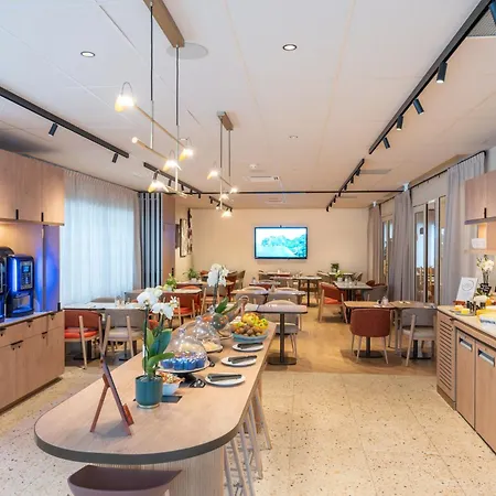 Mercure De Maine Hotel 4*
