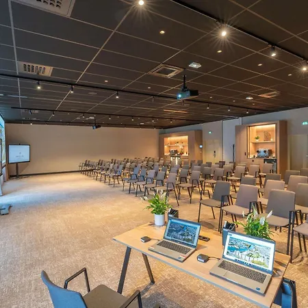 Novotel De Maine Hotel 4*