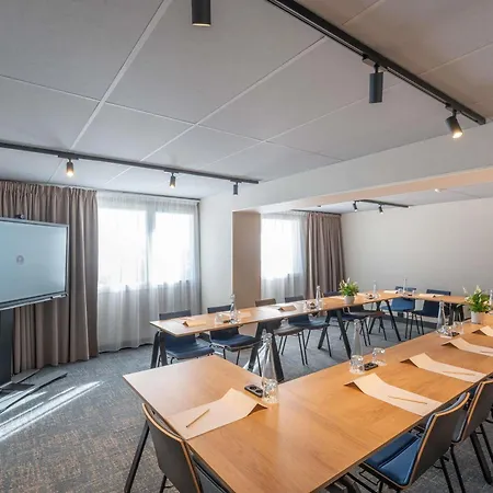 Отель Novotel De Maine Анже