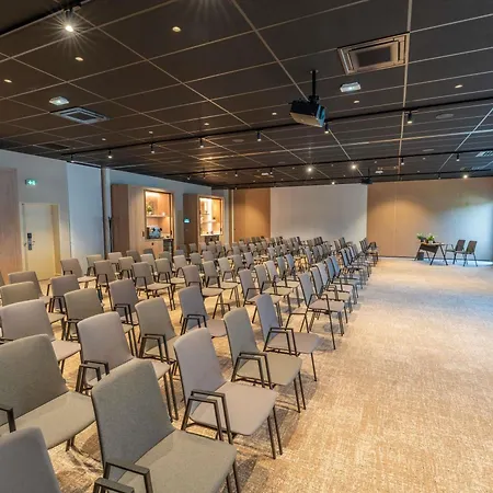 Hotel Novotel De Maine 4*